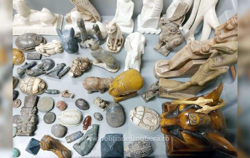 80 de artefacte din patrimoniul cultural egiptean, găsite la un control de rutină pe aeroportul Otopeni