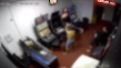 barbat sparge 4 aparate dintr-o sala de jocuri din Craiova