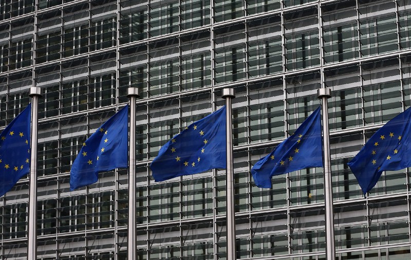 Absolvenții de la liceele tehnologice și școlile profesionale pot primi 1.500 de euro pe lună de la Comisia Europeană. Care sunt condițiile
