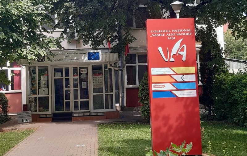 Directorul unui liceu din Iași, trimis în judecată de DNA. Este acuzat că a primit 300 de euro pentru transferul unui elev
