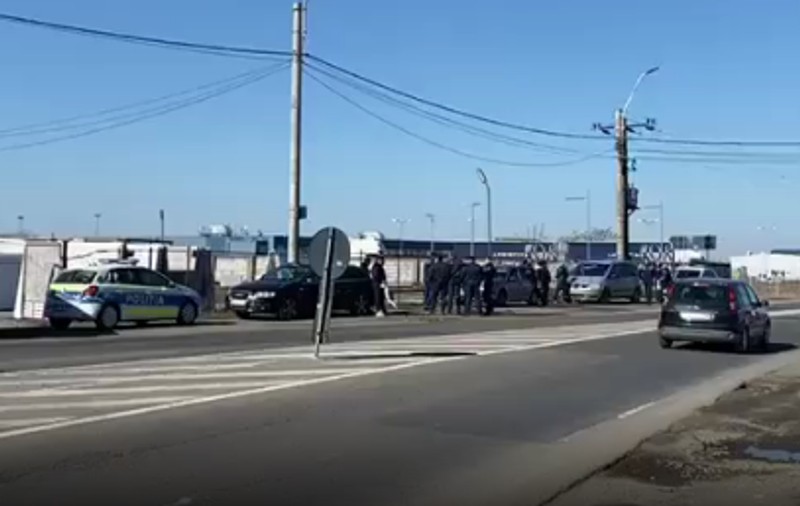 Doi vânzători de căpșuni s-au luat la bătaie pentru a obține un loc mai bun, la intrarea în Baia Mare