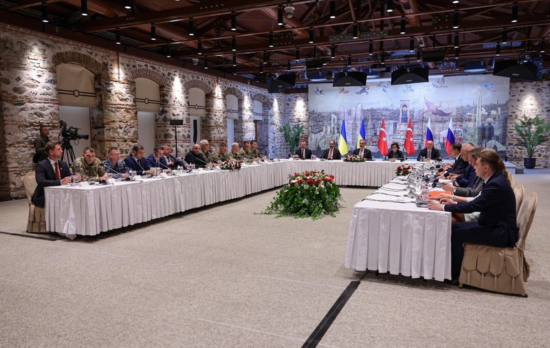 Imagini de la primele negocieri după 3 ani dintre Rusia și Ucraina, care au loc la Istanbul