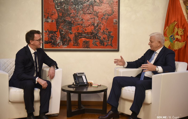 Departamentul de Cooperare PanEuropeană al Kremlinului, redenumit „Departamentul de Probleme Europene”. Șeful a rămas pe loc