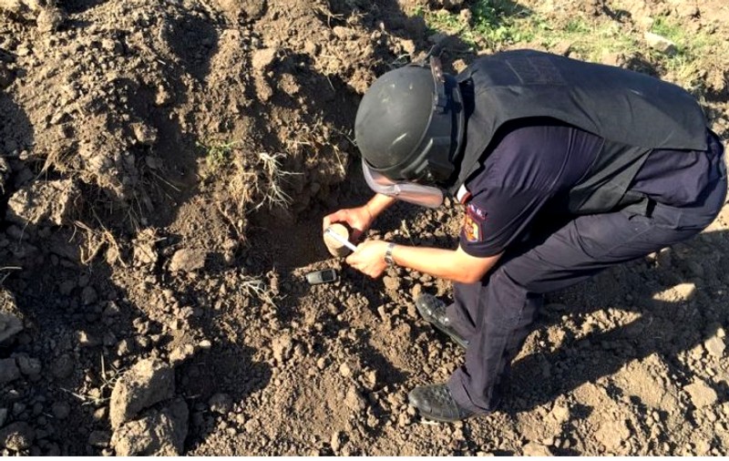 Un proiectil neexplodat a fost găsit într-un șanț, la Iași. A ieșit la suprafață după ploile din ultimele zile