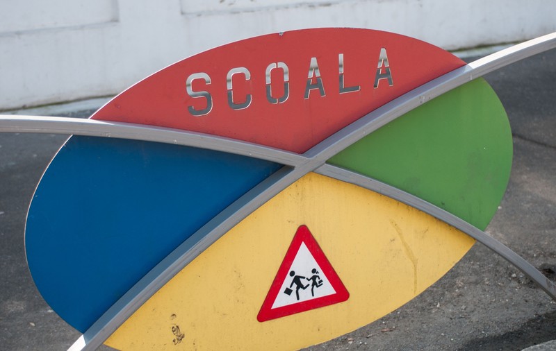 Un profesor și o profesoară de sport s-au bătut în vestiarul școlii, în Prahova. De la ce a pornit scandalul