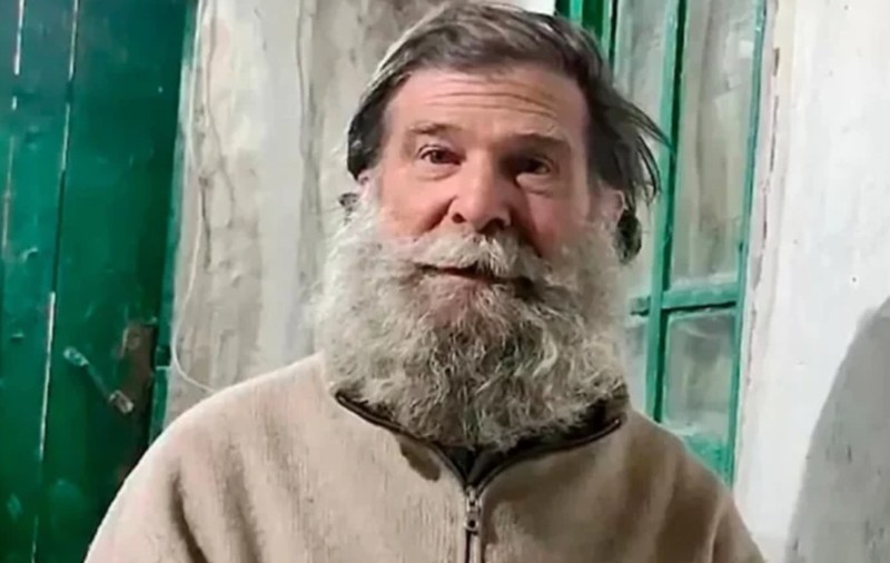 Un american de 72 de ani capturat de armata rusă în Ucraina a fost condamnat la aproape 7 ani de închisoare, acuzat că a luptat la Izium ca mercenar