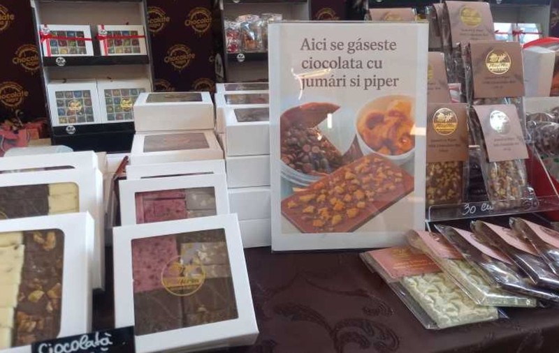 Ciocolată cu jumări, cu leuştean și colivă, în Iași. Sunt și parfumuri cu aromă de palincă, la Festivalul Ciocolatei