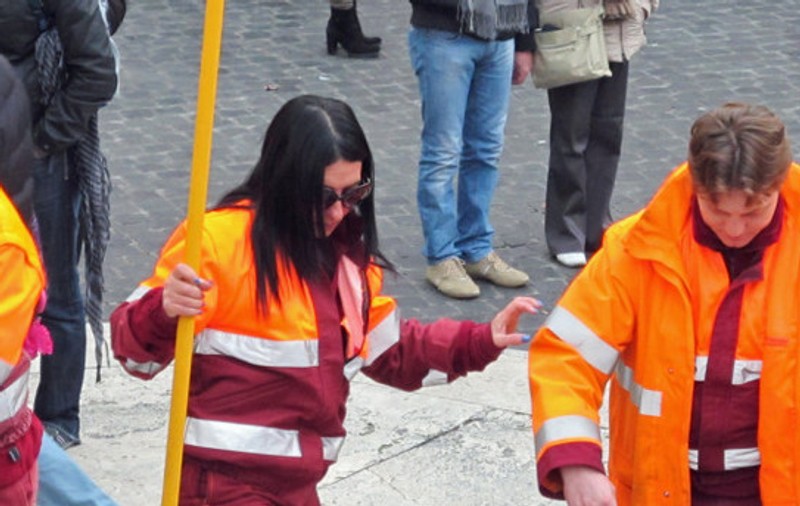 Acum este măturătoare în Italia, dar e incredibil ce făcea în România! Povestea impresionantă a unei femei de 55 de ani