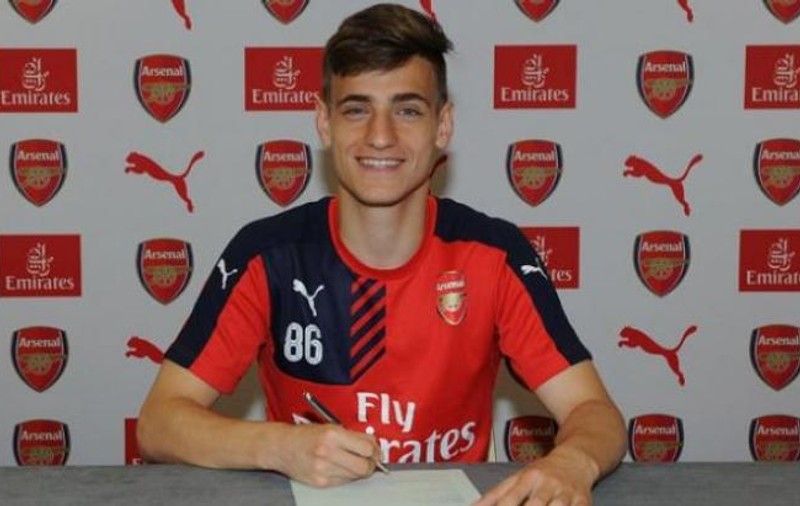 Vlad Dragomir a semnat contract de profesionist cu Arsenal