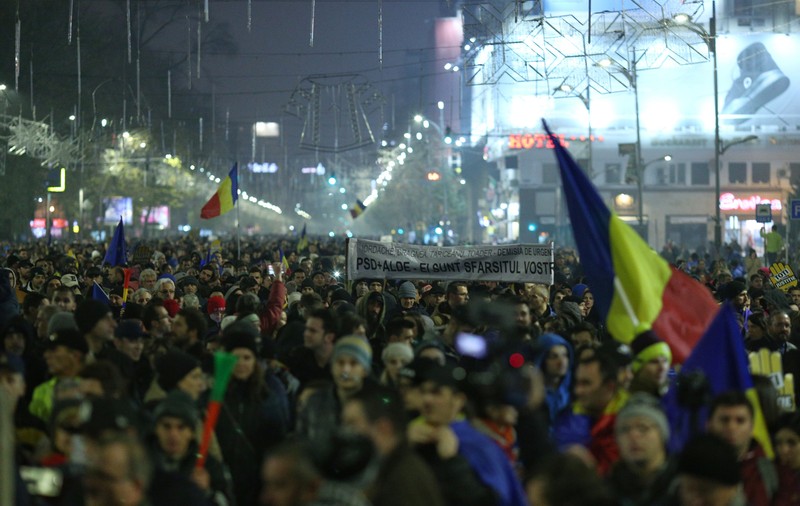 Proteste organizate de 1 Decembrie la Arcul de Triumf și în Piața Victoriei