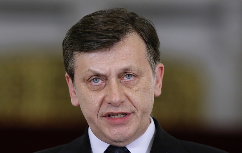 Crin Antonescu, PRIMA VICTIMĂ: Sorin Ilieşiu, revocat din funcţia de secretar al Comisiei pentru cultură