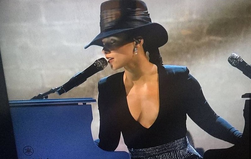 VIDEO / Alicia Keys, moment spectaculos la GRAMMY 2019. A cântat la două piane deodată, în memoria unei mari artiste