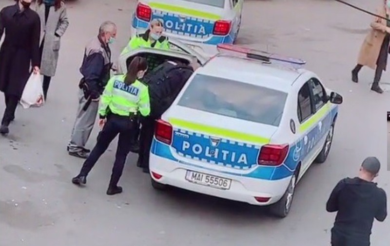 Un bărbat din Constanța, săltat de polițiști, după ce a sunat la 112 să anunțe că nu este lăsat să intre la păcănele fără certificat COVID