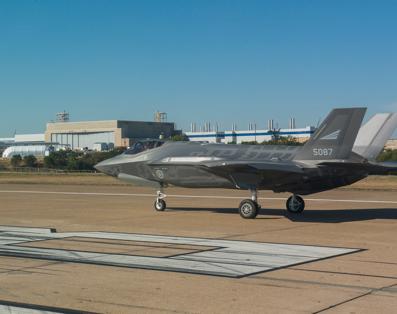 Klaus Iohannis a promulgat proiectul de lege privind cumpărarea a 32 de avioane F-35, cea mai scumpă achiziție din istoria Armatei Române