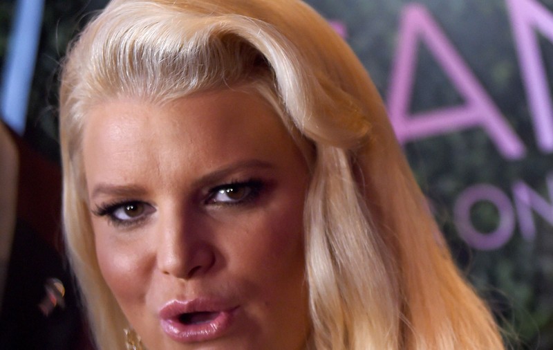 Jessica Simpson, incident la baie. "Nu te sprijini de capacul WC-ului când ești însărcinată"