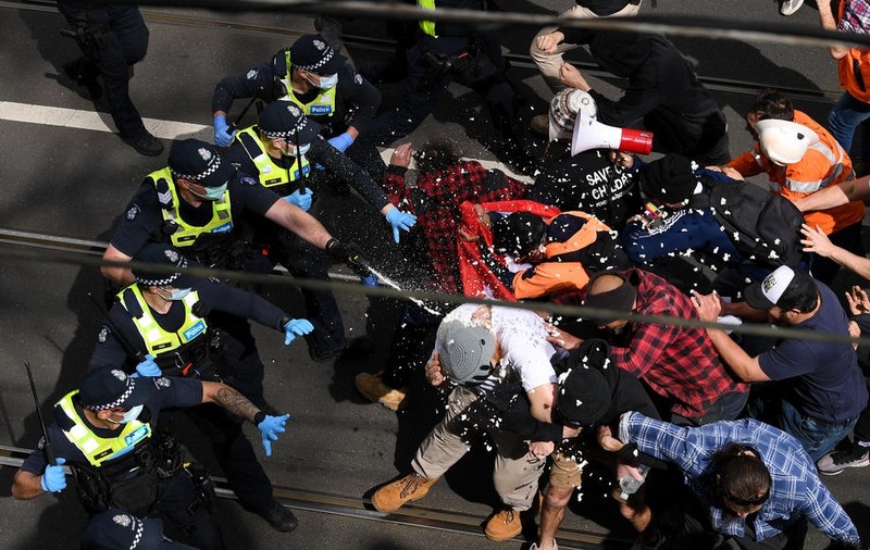 Aproape 270 de arestări în Australia, după confruntările dintre poliție și protestatarii anti-Covid