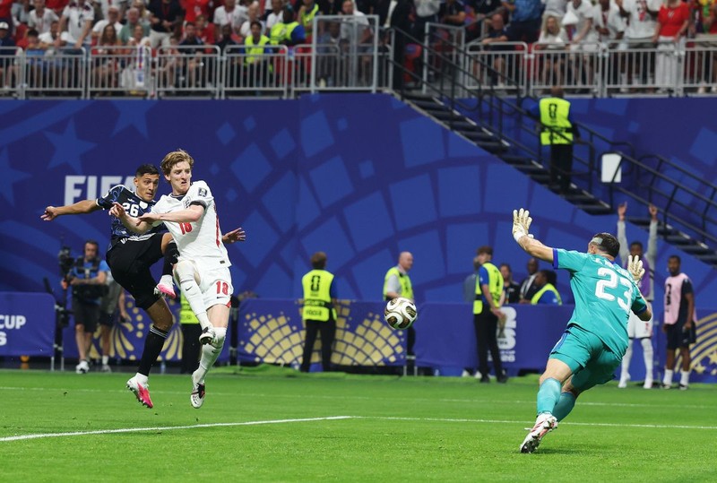 ATLANTA, GEORGIA - JULY 15: Anthony Gordon #18 of England scores his team's first goal during the FIFA World Cup 2026 Semi Final match between England and Argentina at Atlanta Stadium on July 15, 2026 in Atlanta, Georgia. (Photo by Richard Pelham/Getty Images)