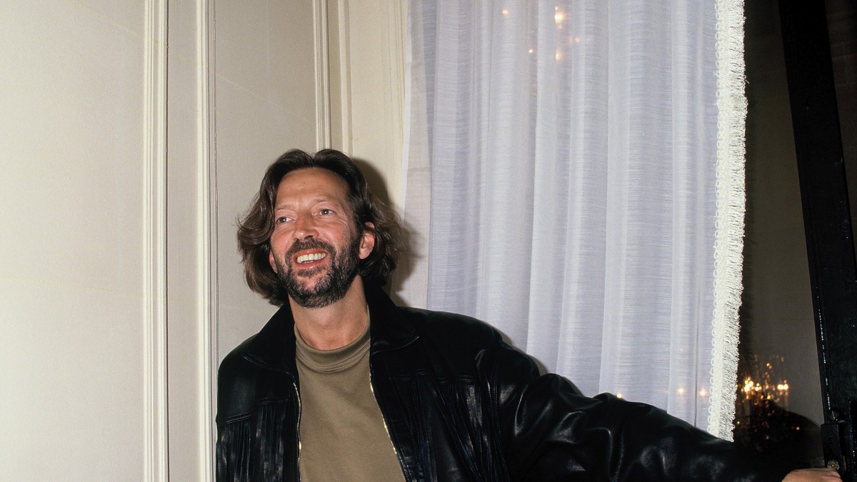 Rock-starul Eric Clapton s-a folosit de vodoo pentru o o fura pe soția bunului său prieten, George Harrison. Amănunte incredibile în cea mai recentă biografie