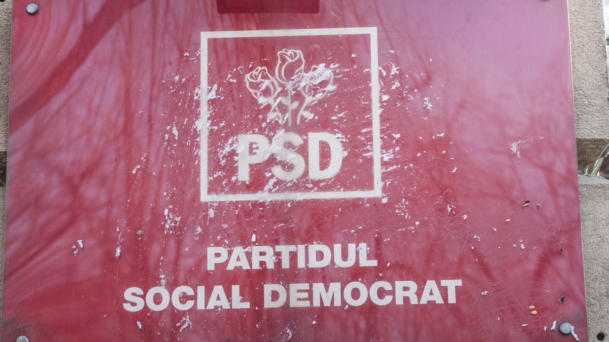 PNL a cumparat domeniul de campanie al PSD: "Eroare 20-20"