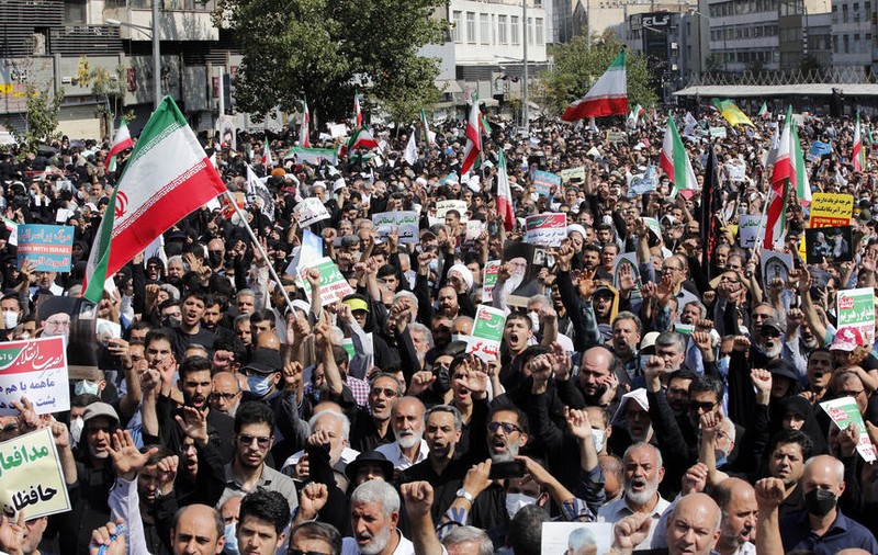 Proteste și îngrijorare în Iran. Oameni plecați să scandeze împotriva regimului, dați apoi dispăruți de familie