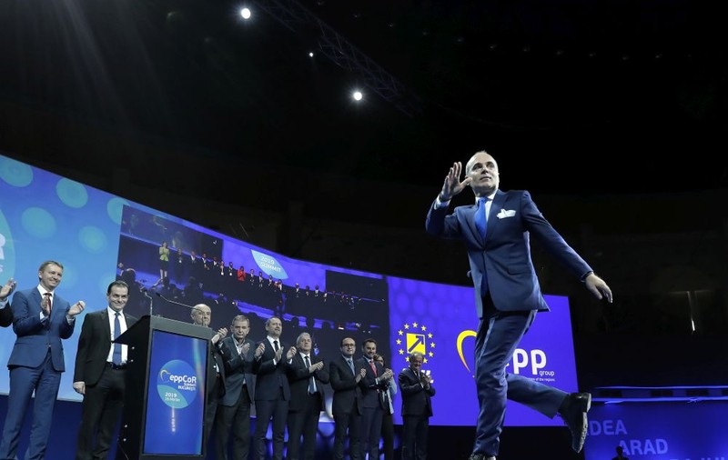 PNL își face campanie electorală cu fake news-uri despre “asistații social”