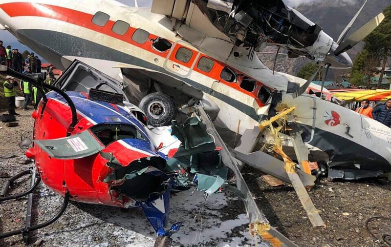 Coliziune între un avion și un elicopter pe aeroportul din Nepal. Trei oameni au murit