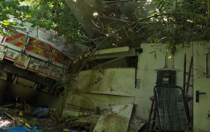 Un șofer român și-a abandonat camionul un an în grădina unui neamț, unde a ajuns din greșeală