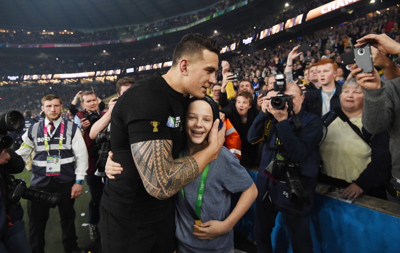 O nouă medalie pentru Sonny Bill Williams, după ce rugbistul a dăruit-o pe cea primită sâmbătă