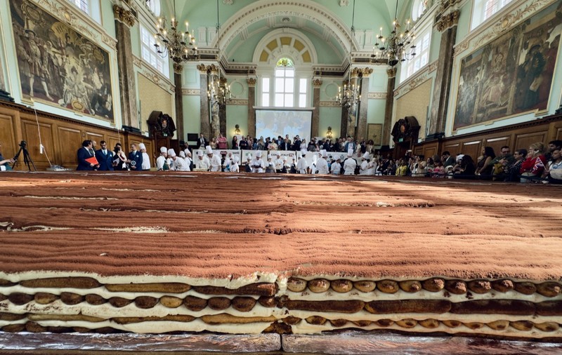 Cel mai lung tiramisu din lume, preparat la Londra: măsoară peste 400 de metri și a intrat în Cartea Recordurilor | VIDEO
