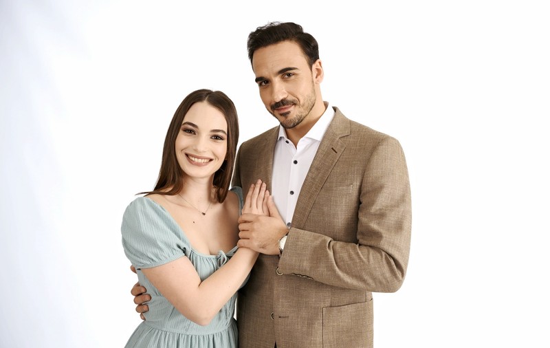 Anda Sârbei și Matei Negrescu, protagoniștii serialului romance „Lasă-mă, îmi place! Camera 609” de la Antena 1