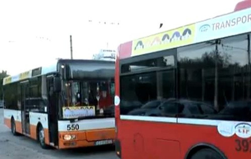 Primul oraș din România care a introdus autobuze școlare