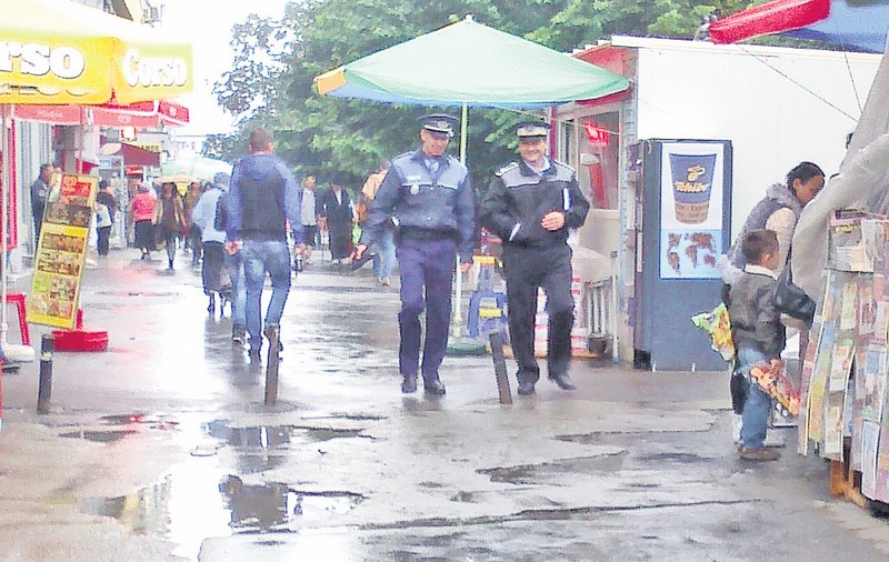 Deşi susţine că face zilnic controale, poliţia nu poate stopa vânzarea ţigărilor fără timbru