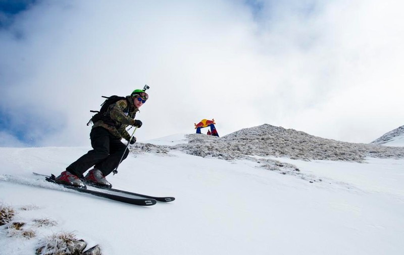 Cea mai dificilă competiție de freeride din România se ține la Uricani. Concurează și fete!