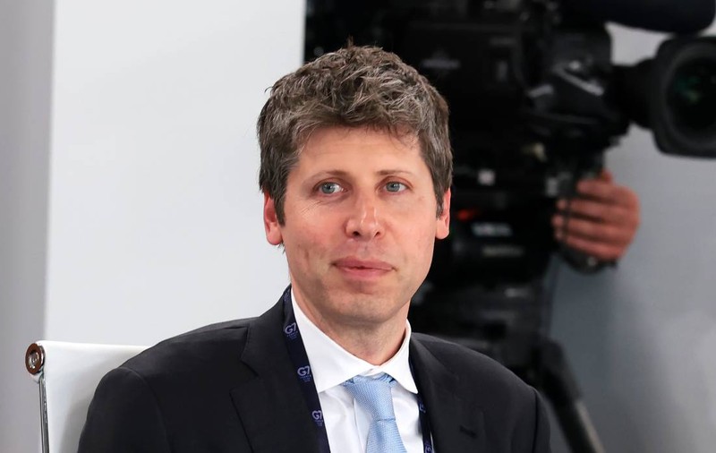 Planul grandios al lui Sam Altman: OpenAI vrea să împartă miliardele din AI cu statul și să dea bani direct cetățenilor