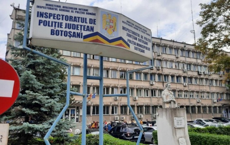 Un bărbat aflat în arestul poliției din Botoșani s-a tăiat pe piept cu un briceag. Un agent este cercetat disciplinar