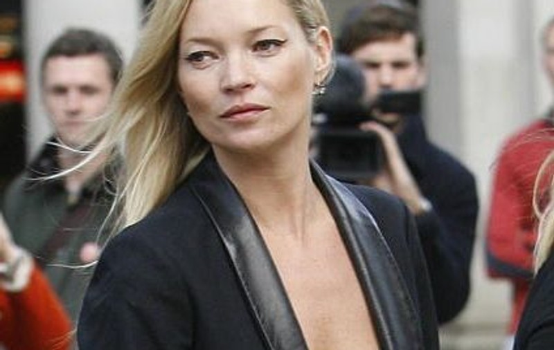 Kate Moss: ”Prietenii mi-au scos aerele de divă din cap cu câte o palmă”