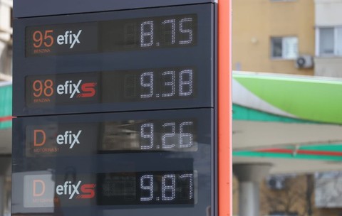 Benzina și motorina, traseul din rafinărie până în rezervorul tău și ce plătești exact atunci când faci plinul la mașină
