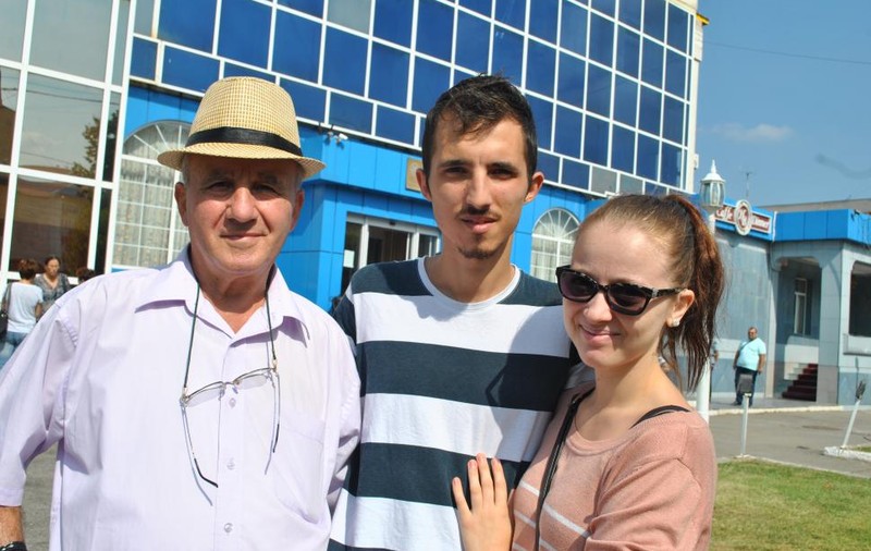 Cu bunicul la interviul de angajare. ”Mi-e teamă că vor fi respinși din cauza dizabilității lor”
