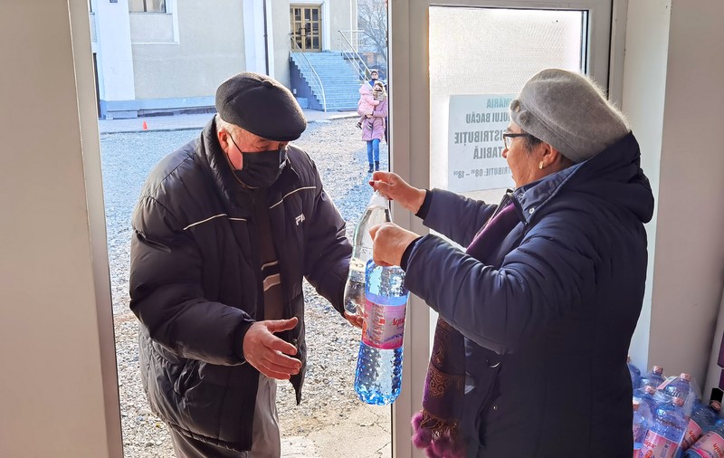 Municipiul Bacău, fără apă potabilă de aproape o săptămână. Primarul cere explicaţii de la Compania Regională de Apă