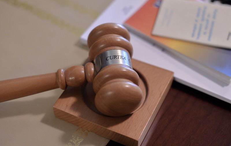 Folosirea copy-paste de către judecători și publicarea târzie a hotărârilor, criticate în raportul Tribunalului Bistrița-Năsăud pe 2023