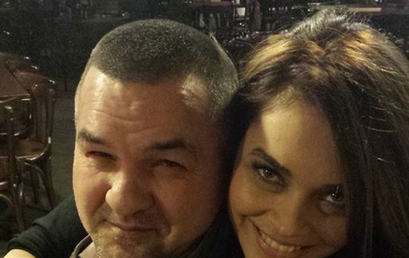 Leonard Doroftei lucrează în pub cot la cot cu soția. Ea, în bar, el - ospătar!