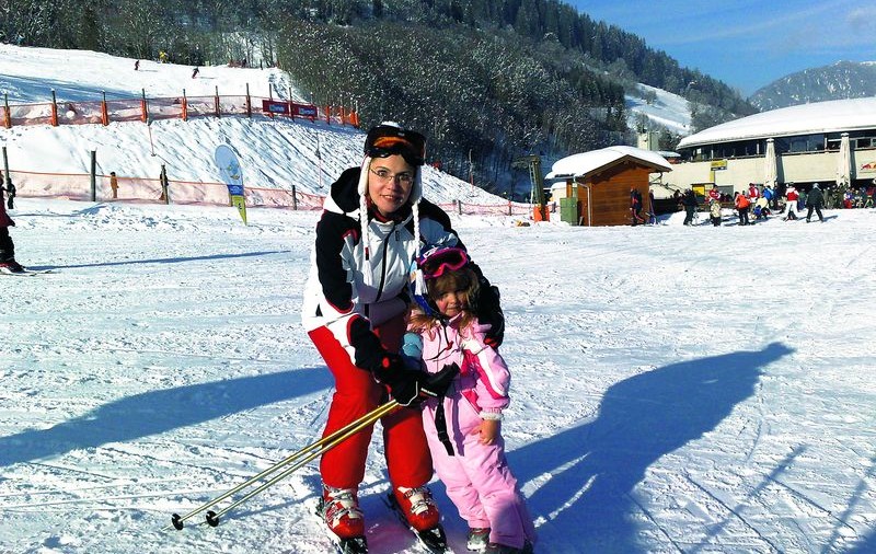 Raluca Moianu a învăţat să schieze odată cu fetiţa ei