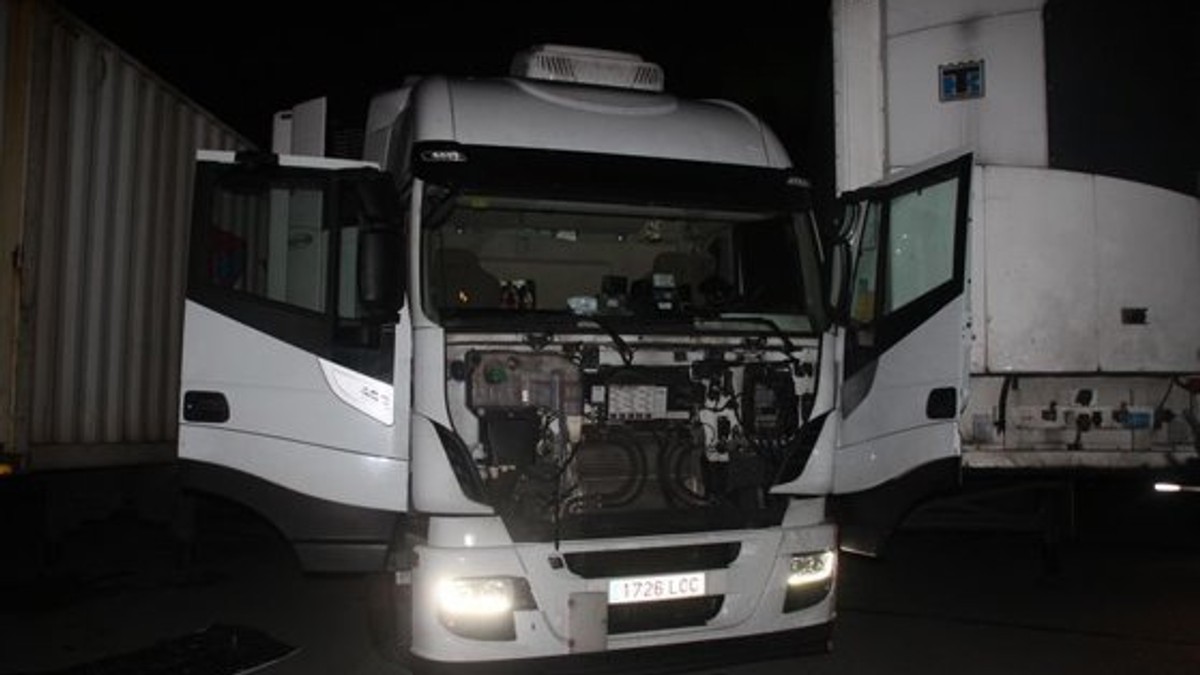 Un român din Belgia a fost călcat de un camion condus de soția lui! Bărbatul e în stare gravă