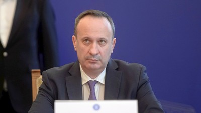 GUVERN- CEREMONIE DE SEMNARE- STUDENT INVEST SI FAMILY START