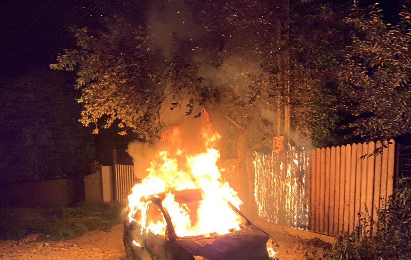 Mai multe familii dintr-un sat din Vaslui, în pericol după ce un bărbat s-a răzbunat pe soție. Femeia se refugiase la părinți pentru a scăpa de bătăi