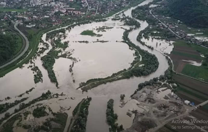 Avertizare meteo: Cod galben de inundaţii pe râuri din judeţele Alba, Cluj, Vrancea şi Buzău