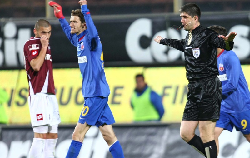 VIDEO / Rapid - Steaua, un duel încins. Multe meciuri s-au lăsat cu scandal