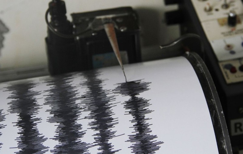 seismograf inregistrand activitate seismica