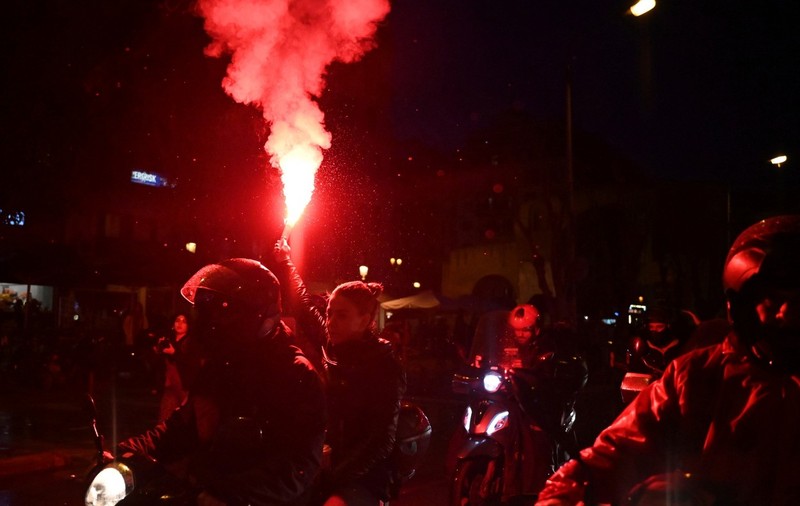 Violențe în Grecia, după accidentul feroviar cu 57 de morți. Imagini cu confruntările dintre manifestanți și polițiști