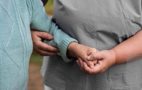 O româncă din Italia riscă închisoarea după ce bătrâna de care avea grijă a fost găsită moartă la 10 luni de la dispariție. Sursă foto: Profimedia.